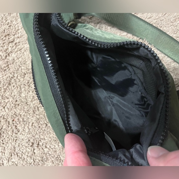 Zyia Olive Green Crossbody Bag - Picture 3 of 4